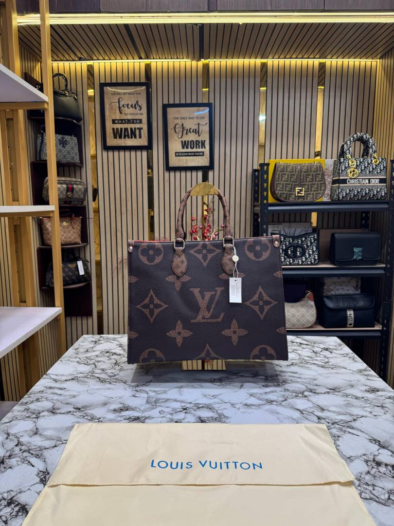 LOUIS VUITTION on the go bag (Store article)