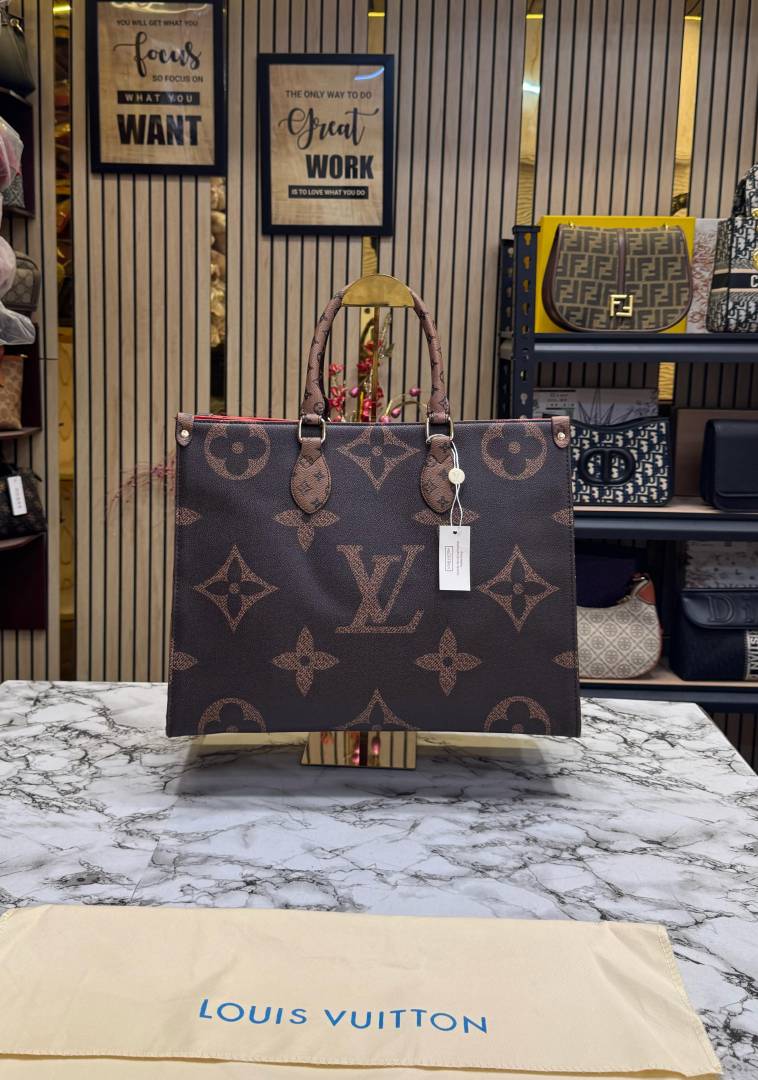 LOUIS VUITTION on the go bag (Store article)